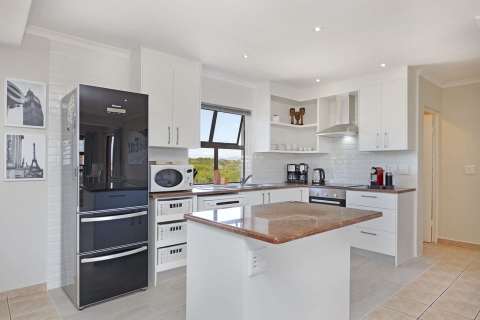 House (3 Bedrooms) | Private kitchen | Electric kettle