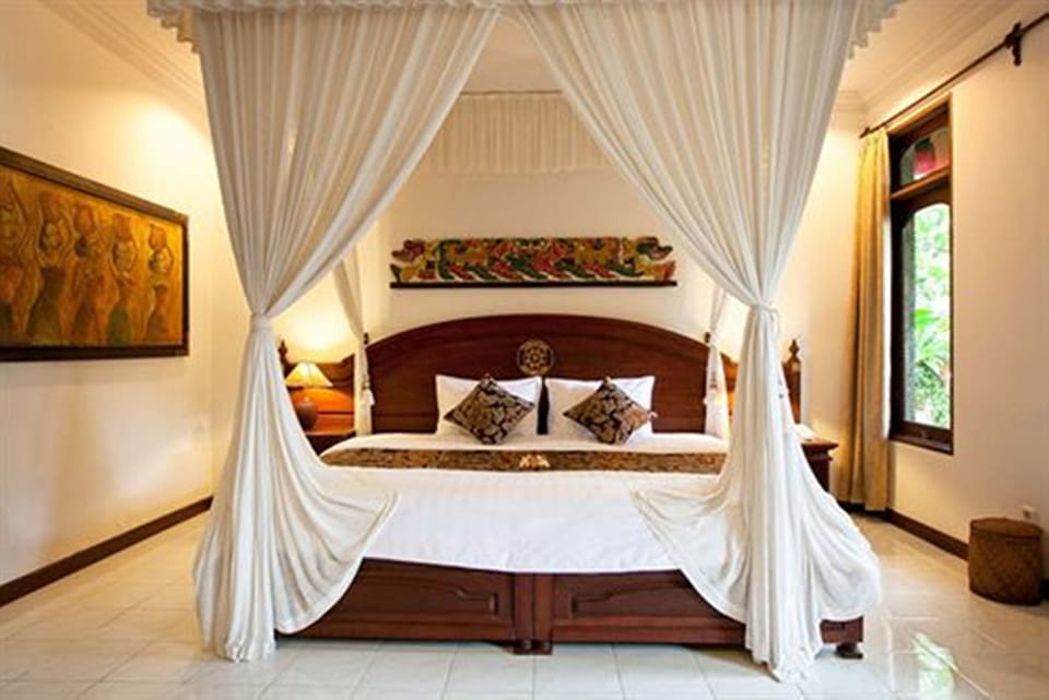 Suite Room | 1 bedroom, minibar, desk, blackout drapes