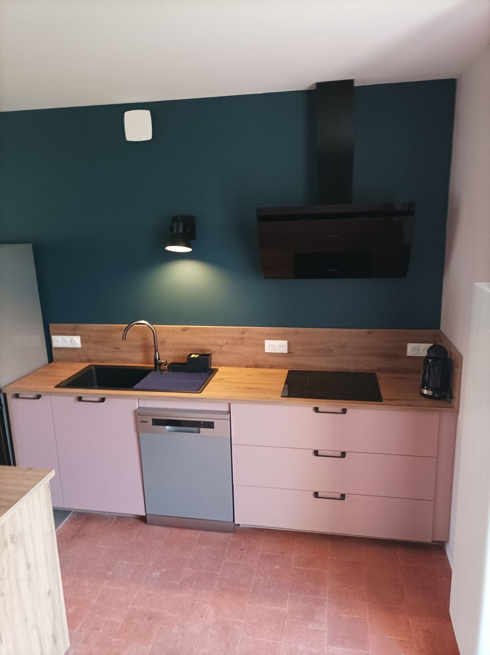 Comfort Apartment, Garden View | Shared kitchen | Highchair