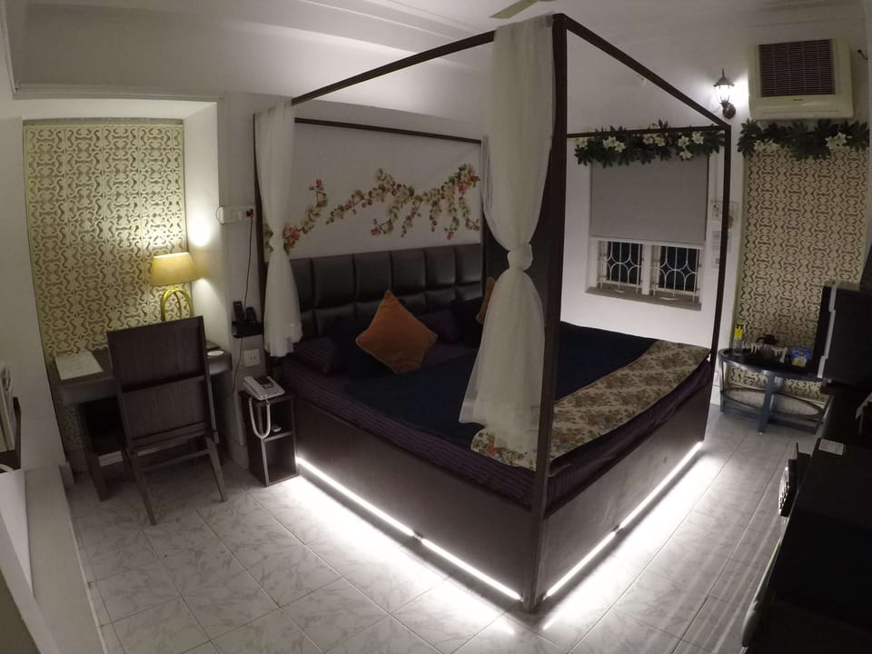Executive Double Room, 1 King Bed | Premium bedding, memory foam beds, in-room safe, individually decorated