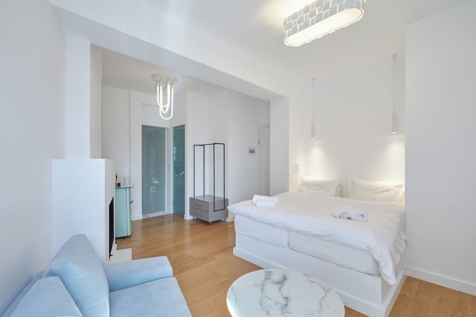 Executive Suite Veranda | Egyptian cotton sheets, premium bedding, down comforters, minibar
