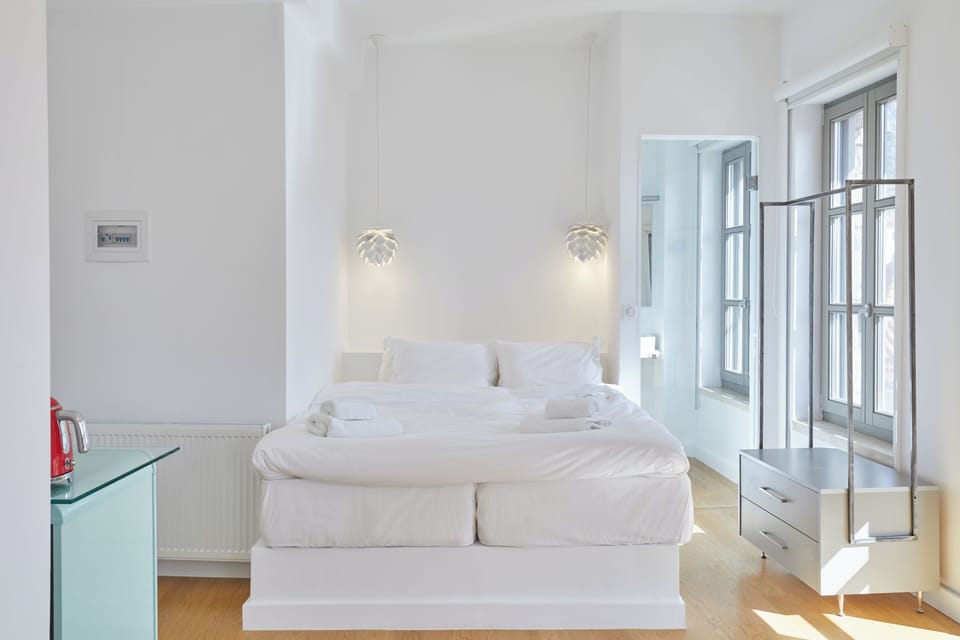 Executive Suite Balcony | Egyptian cotton sheets, premium bedding, down comforters, minibar