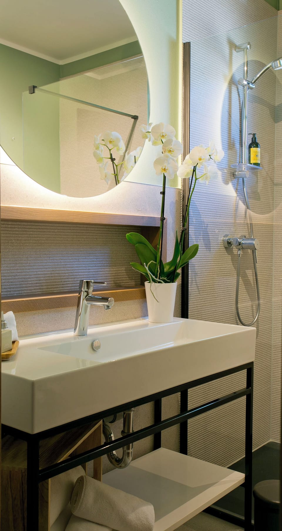 Shower, free toiletries, hair dryer, heated floors