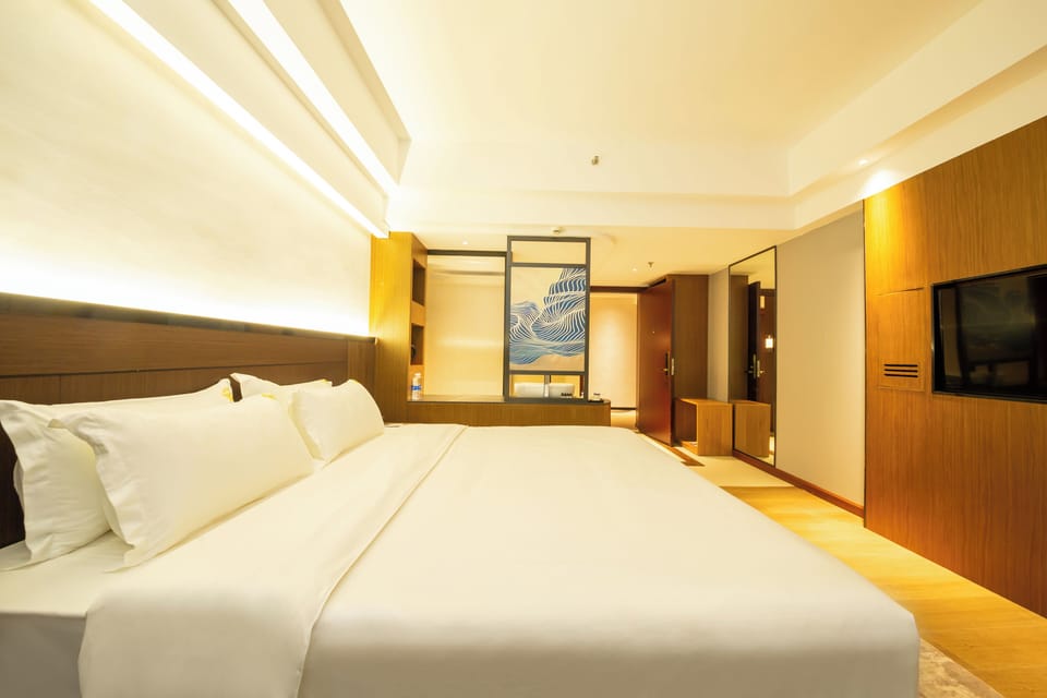 Executive Single Room, 1 King Bed | In-room safe, desk, blackout drapes, soundproofing