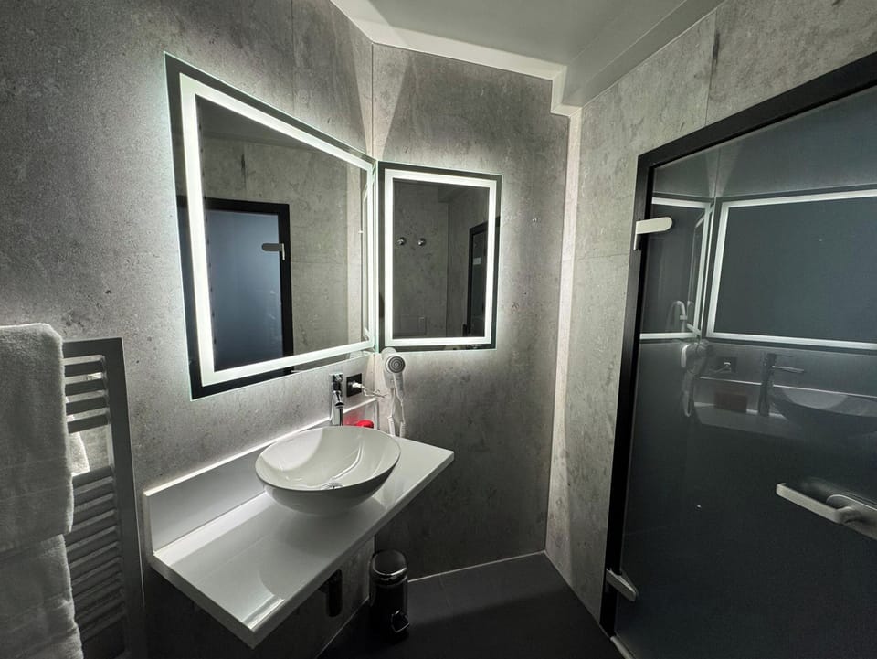 Comfort Double Room | Bathroom | Towels