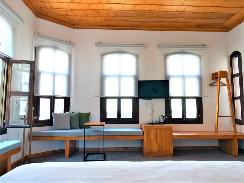 Premium Double or Twin Room, Non Smoking | Premium bedding, minibar, desk, laptop workspace