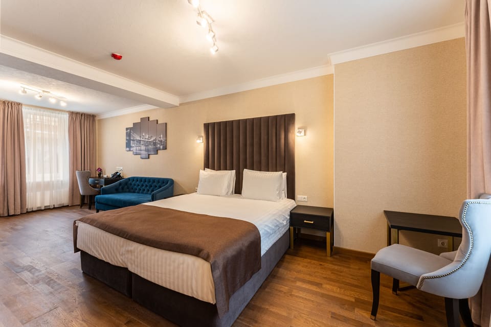 Luxury Double Room | Desk, laptop workspace, free WiFi, bed sheets