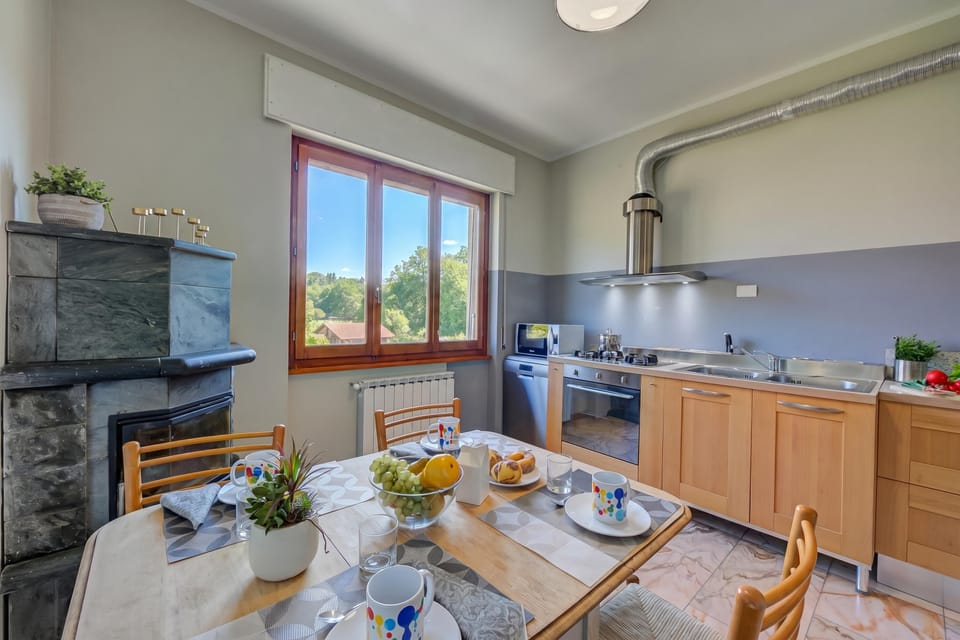 Standard Apartment, 4 Bedrooms, 2 Bathrooms (Residenza Il Parco - Family Retreat) | Dining