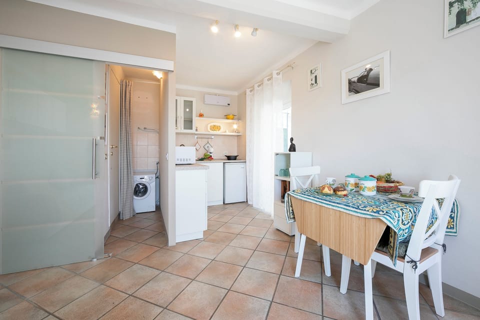 Standard Studio, Lake View (Nido Belvedere AC and Lake View) | Dining