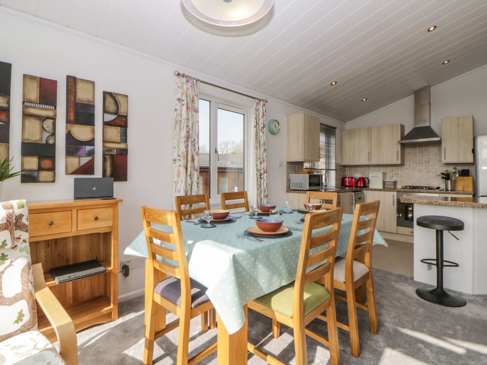 Cottage | Private kitchen | Fridge, microwave, dishwasher, electric kettle