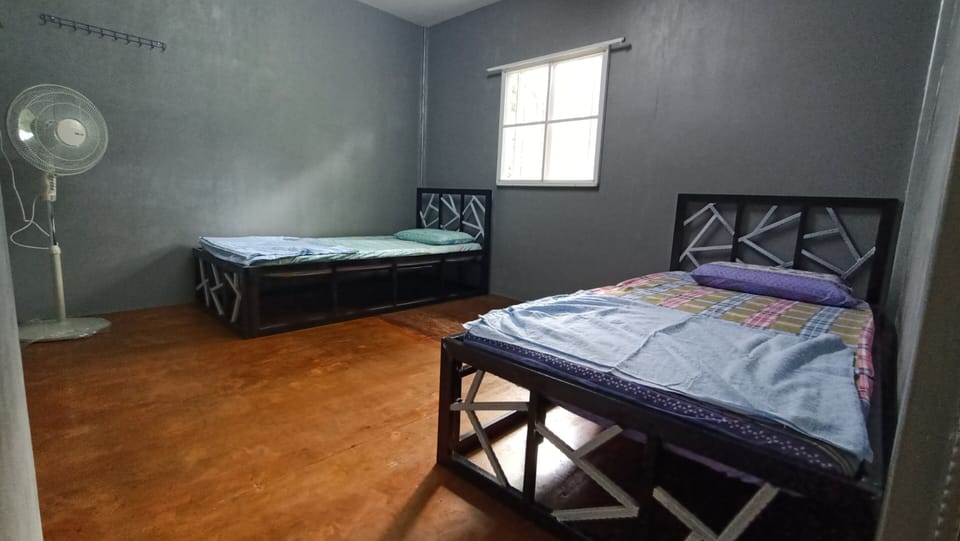 Twin Room, Shared Bathroom | Desk, free WiFi, bed sheets