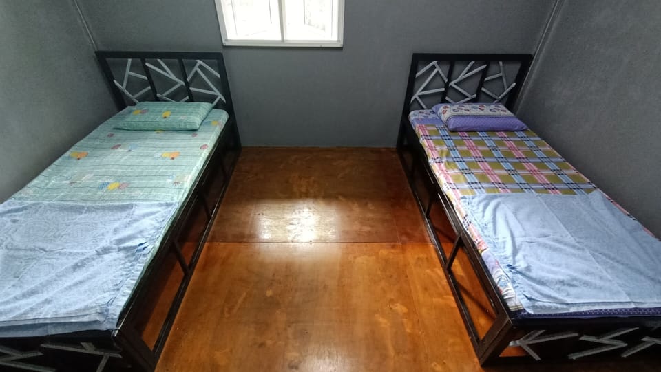 Twin Room, Shared Bathroom | Desk, free WiFi, bed sheets