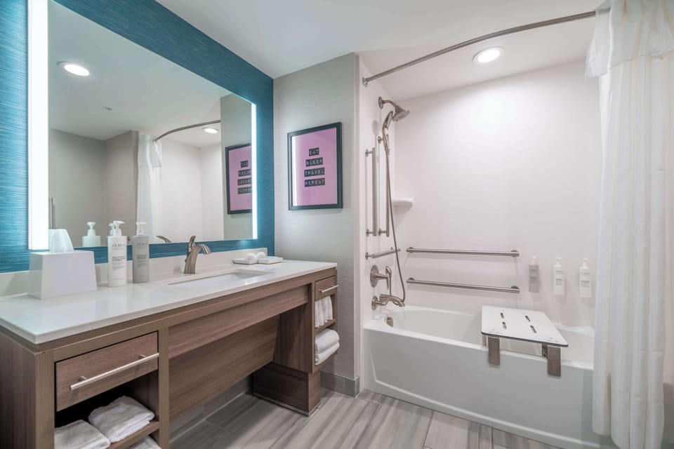 Suite, 1 King Bed, Accessible, Bathtub | Bathroom | Hair dryer, towels