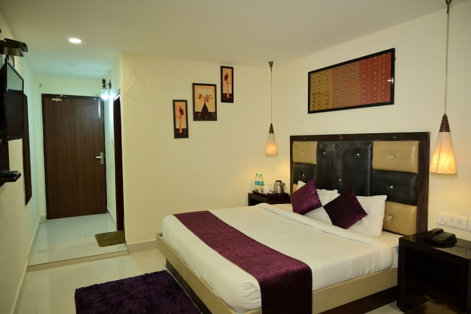 Deluxe Double Room, Balcony, Valley View | Iron/ironing board, free WiFi, bed sheets