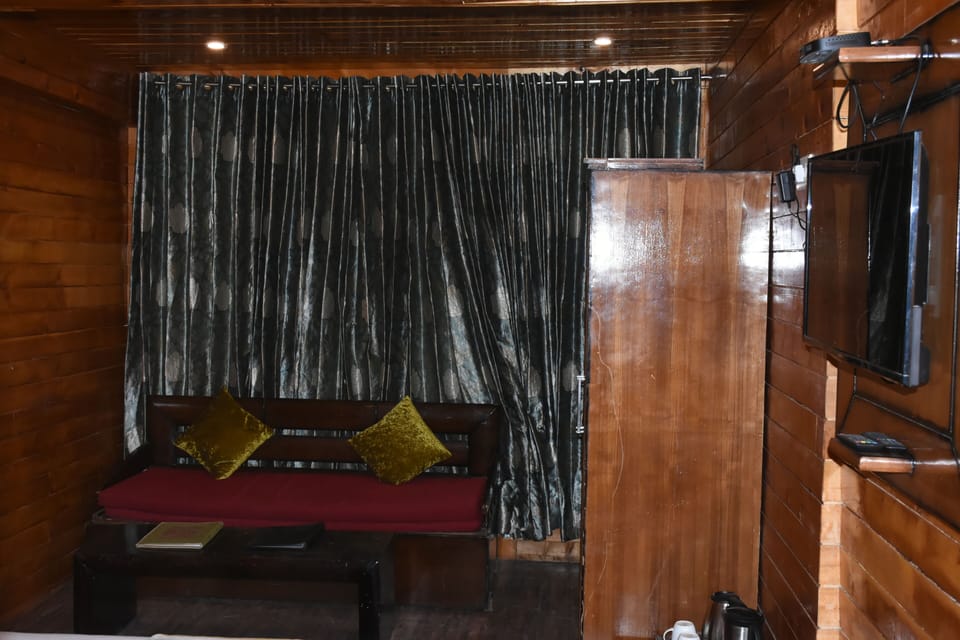 Superior Double Room, Balcony, Valley View | Iron/ironing board, free WiFi, bed sheets