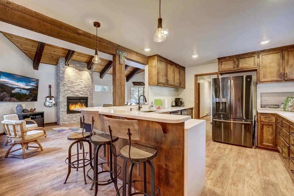 House, Multiple Beds, Fireplace, Mountain View (Singing Pines) | Private kitchen | Fridge, microwave, oven, stovetop