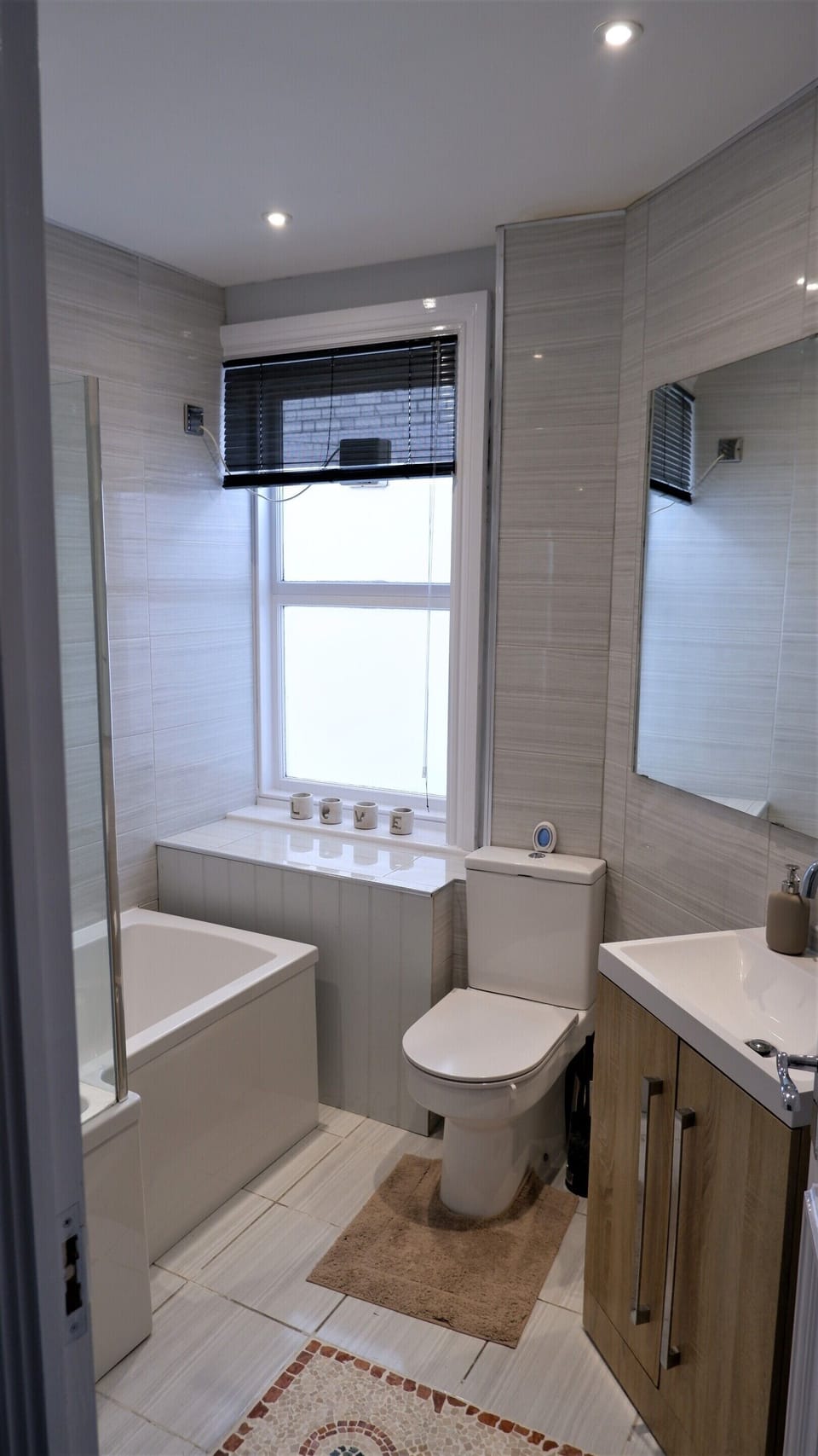 City Apartment, Private Bathroom, City View | Bathroom