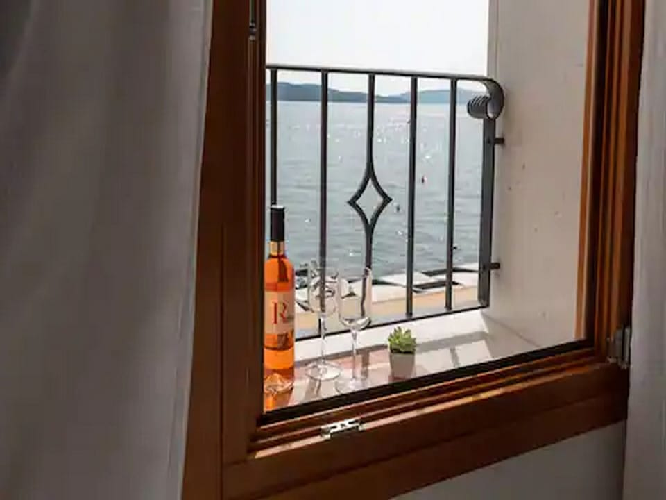 Double Room (Luxury double room,sea view) | Living room | TV