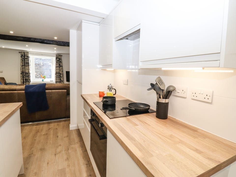 Cottage | Private kitchen | Fridge, dishwasher, electric kettle, toaster