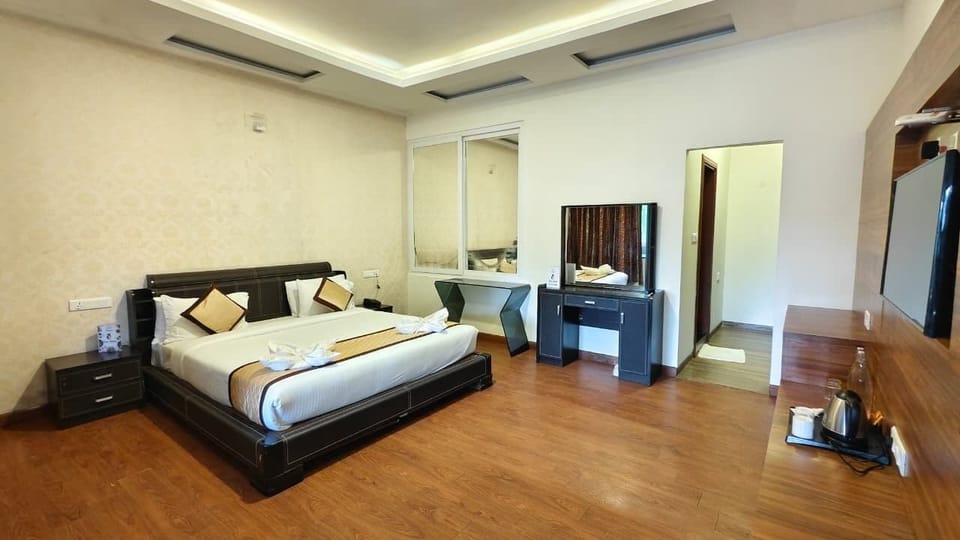 Premium with Hot Tub | Premium bedding, iron/ironing board, bed sheets