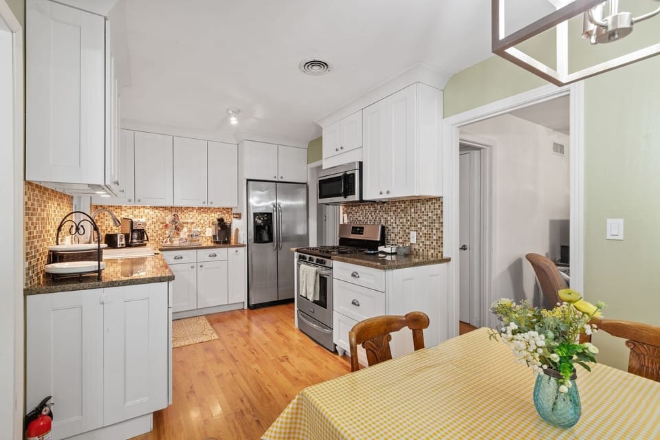 House, 3 Bedrooms | Private kitchen | Fridge, oven, stovetop, coffee/tea maker