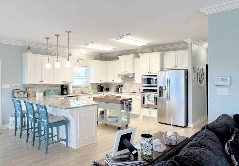 House, 4 Bedrooms | Private kitchen | Coffee/tea maker, fridge, oven, toaster