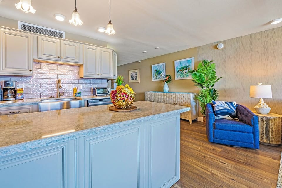 Condo, 1 Bedroom | Private kitchen | Coffee/tea maker, fridge, oven, toaster