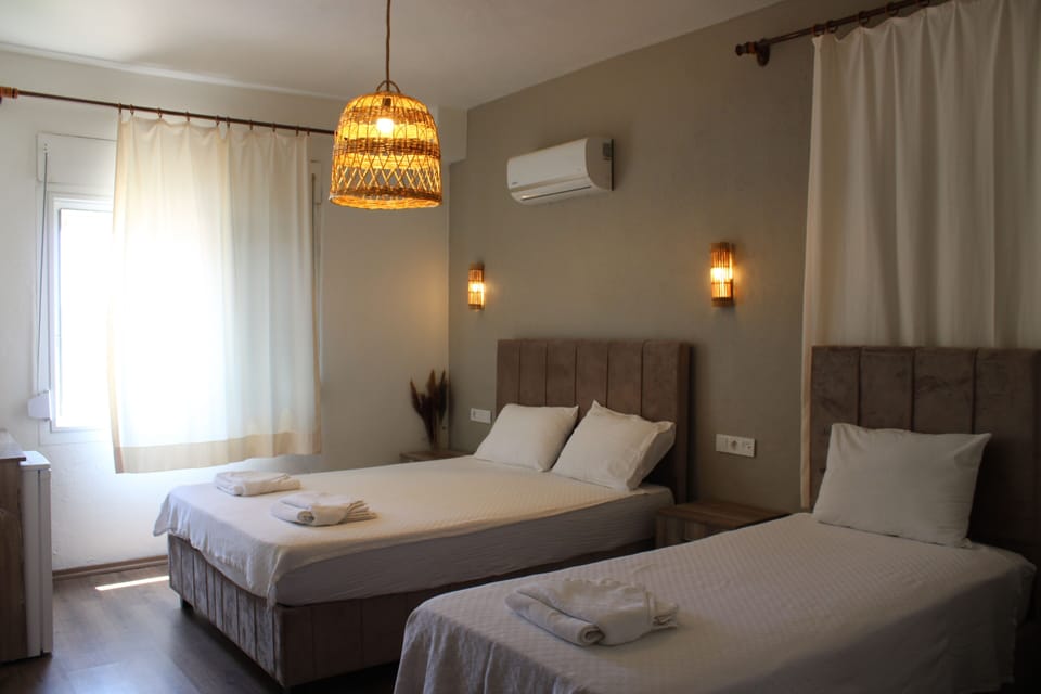 Family Twin Room | Minibar, desk, laptop workspace, bed sheets