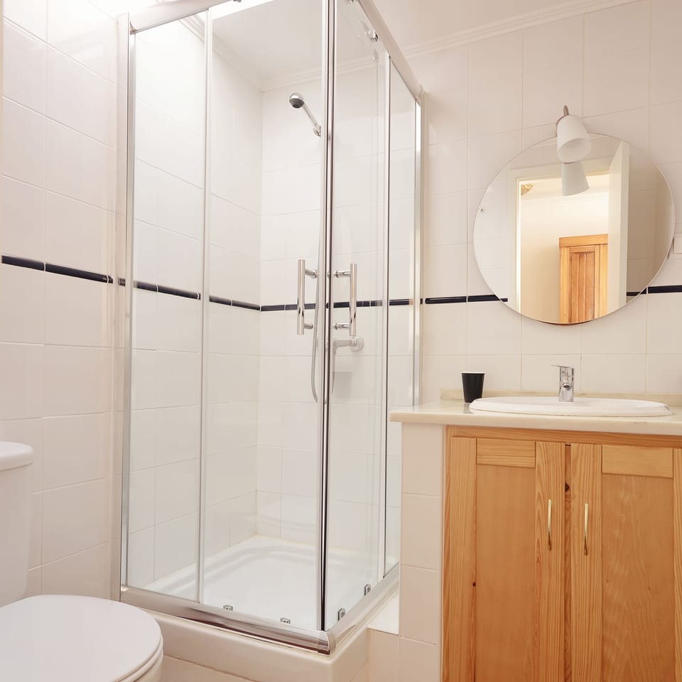 Superior Double or Twin Room, Private Bathroom | Bathroom | Towels