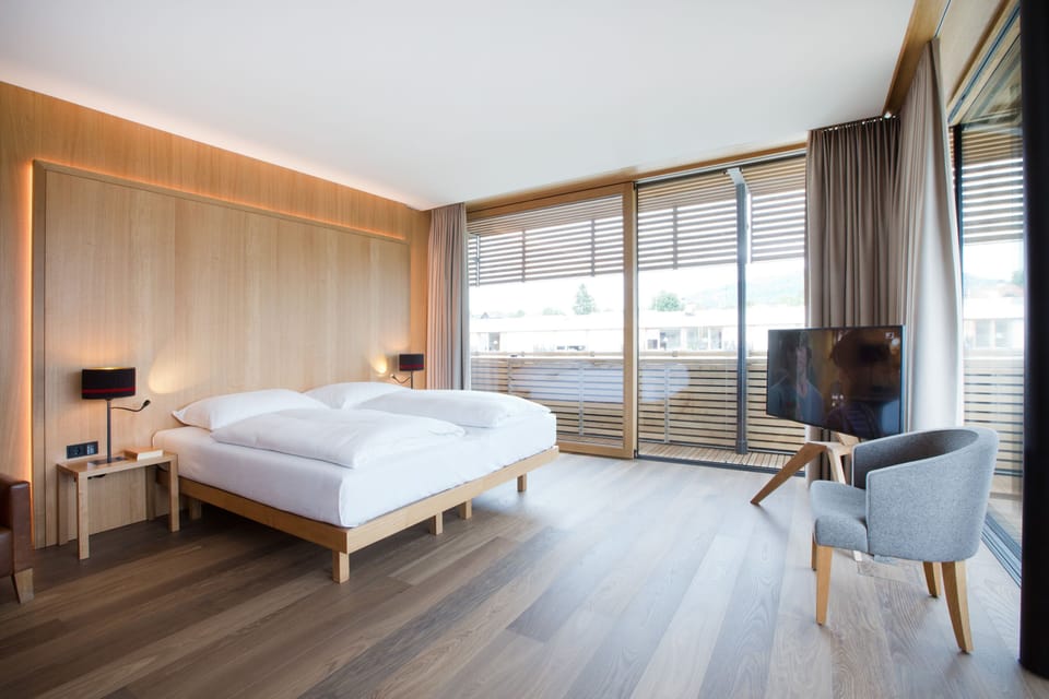 Presidential Suite | Minibar, in-room safe, desk, laptop workspace