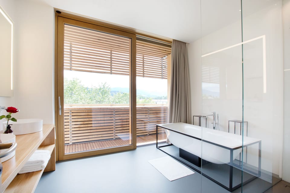 Presidential Suite | Bathroom | Shower, eco-friendly toiletries, hair dryer, bathrobes
