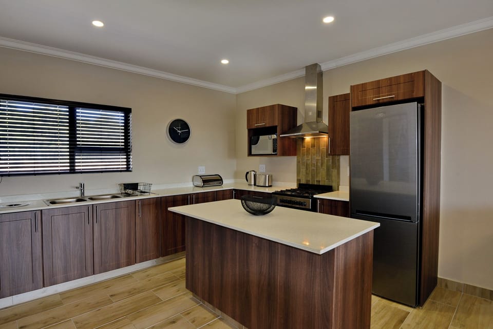Luxury House, 2 Bedrooms | Private kitchen