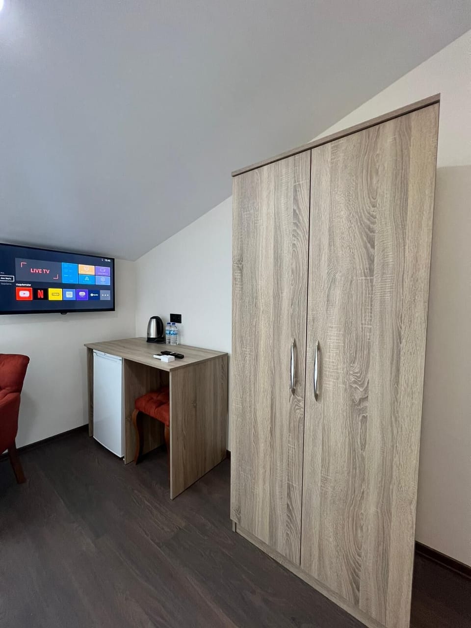 Deluxe Room | Desk, blackout drapes, soundproofing, iron/ironing board