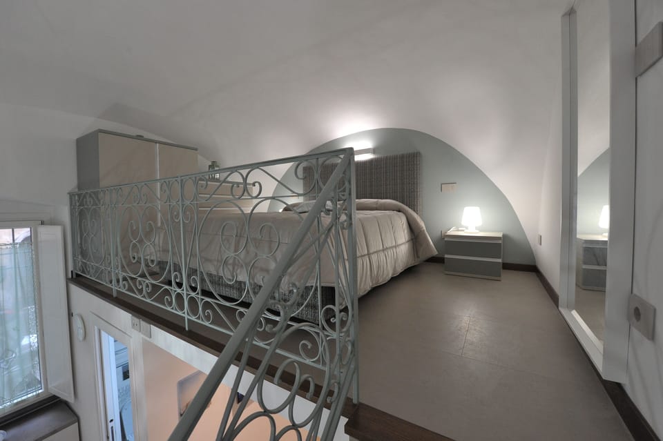 Comfort Studio | Down comforters, iron/ironing board, WiFi (free), bed sheets