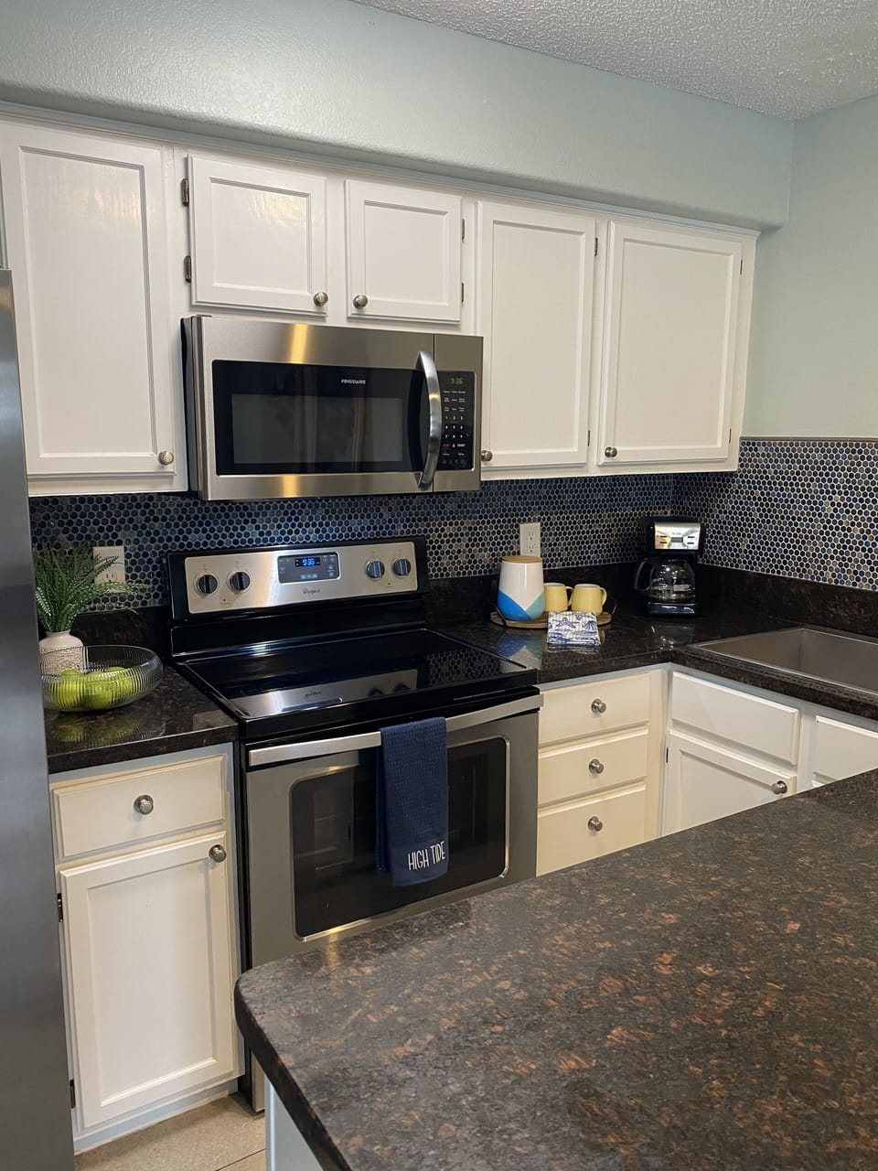 House, 3 Bedrooms | Private kitchen | Fridge, oven, coffee/tea maker, toaster