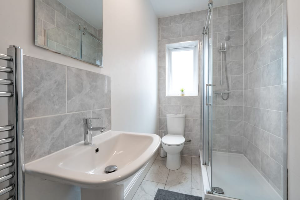 Shower, free toiletries, hair dryer, towels