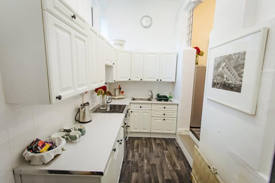 House | Private kitchen | Fridge, microwave, oven, stovetop