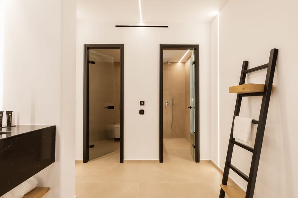 Studio Suite, Private Pool, Sea View | Bathroom shower