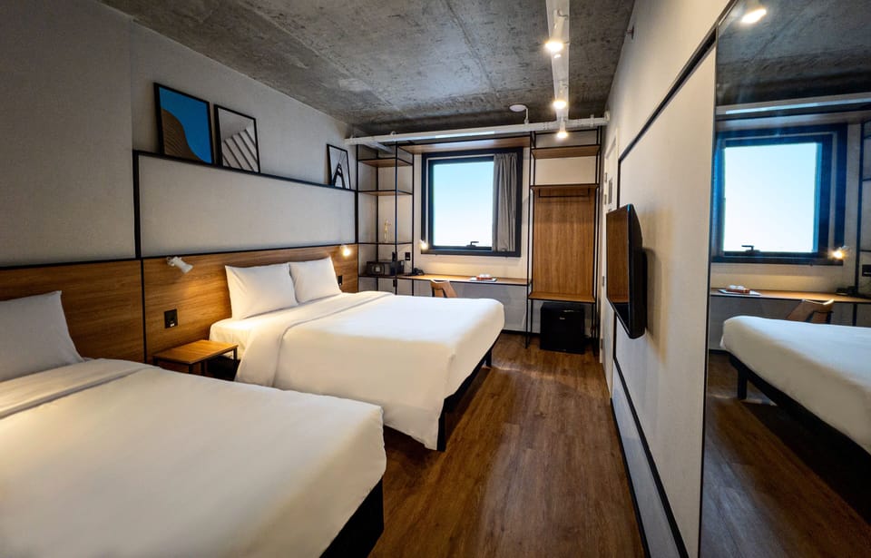 Standard Room, 2 Twin Beds | Minibar, in-room safe, desk, iron/ironing board