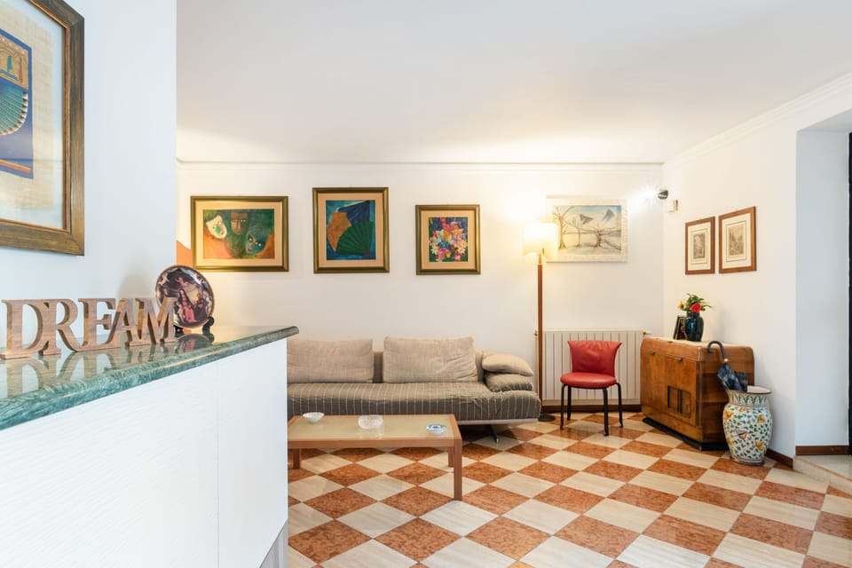 Apartment | Living area | TV
