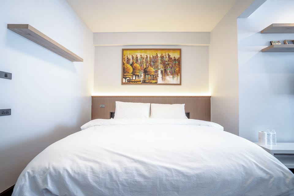 Deluxe Studio | Desk, WiFi (free), bed sheets