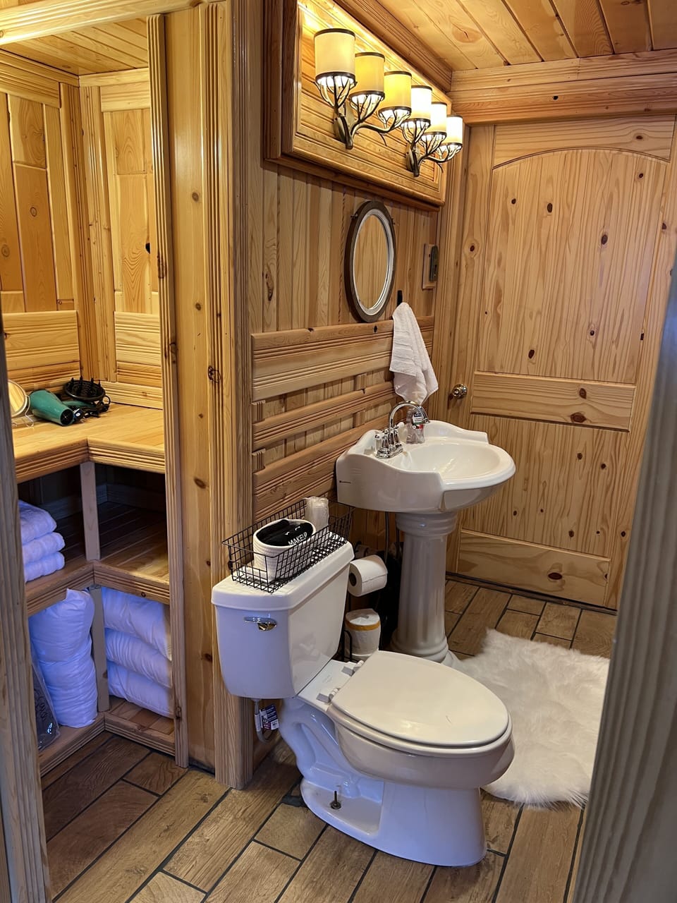 2 Bedroom Family Suite at Bellamy's Haus | Bathroom | Hair dryer (on request), towels, soap, shampoo