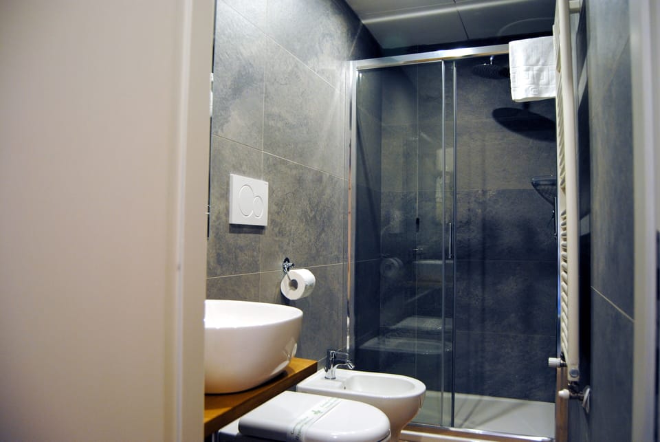Quadruple Room | Bathroom | Combined shower/tub, rainfall showerhead, free toiletries, hair dryer