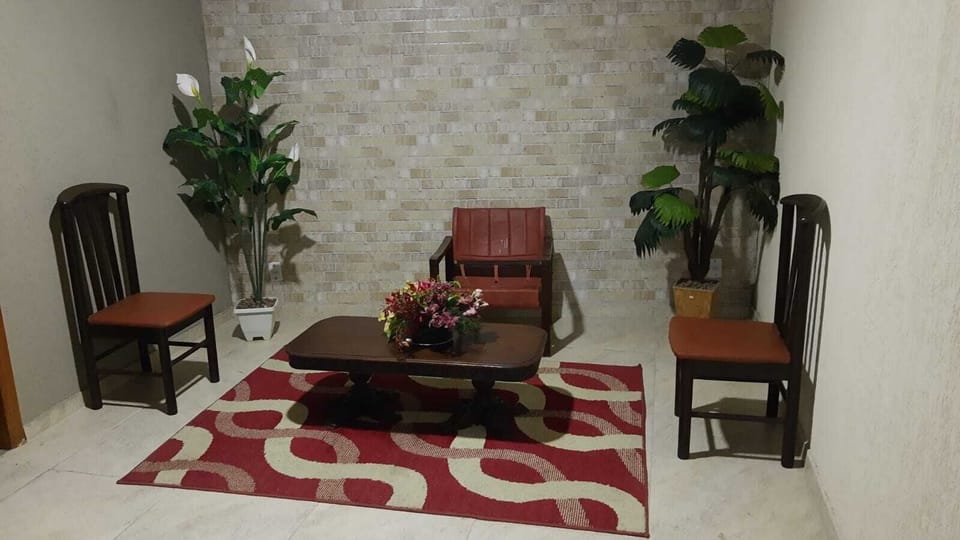 32-inch flat-screen TV with cable channels, TV