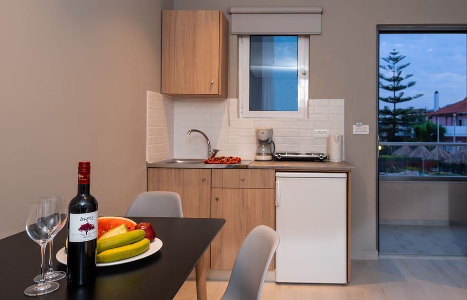 Fridge, coffee/tea maker, electric kettle