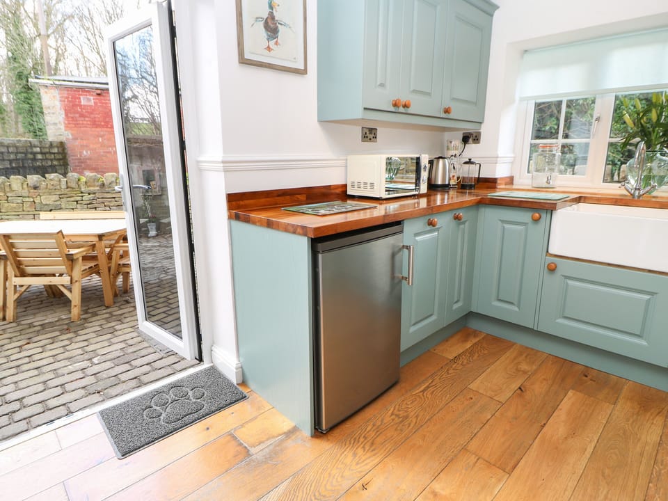Cottage | Private kitchen | Fridge, microwave, dishwasher, electric kettle