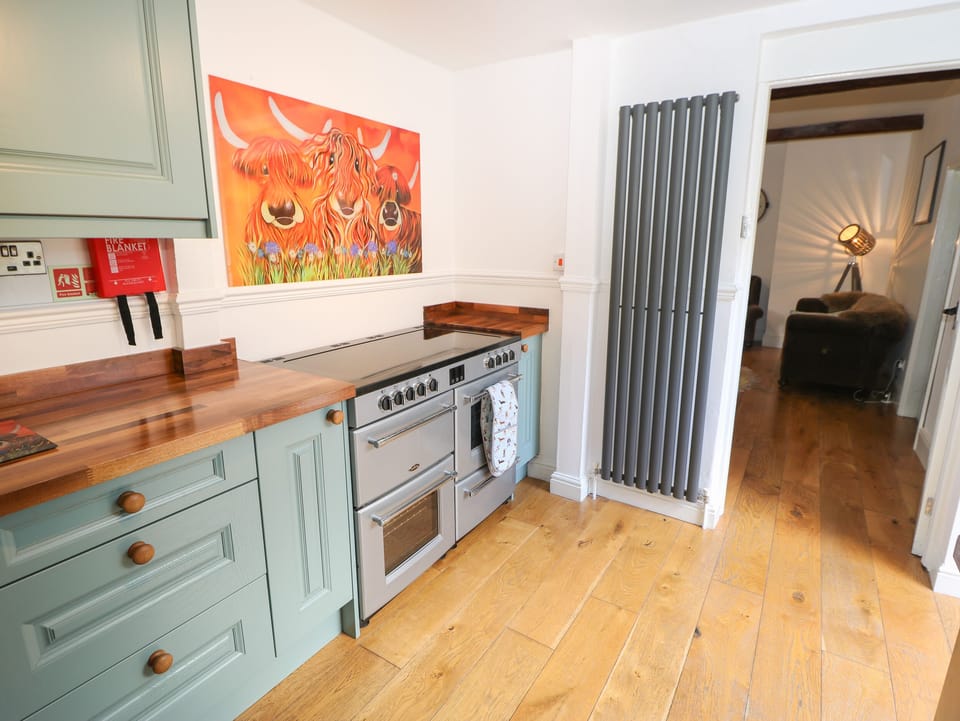 Cottage | Private kitchen | Fridge, microwave, dishwasher, electric kettle