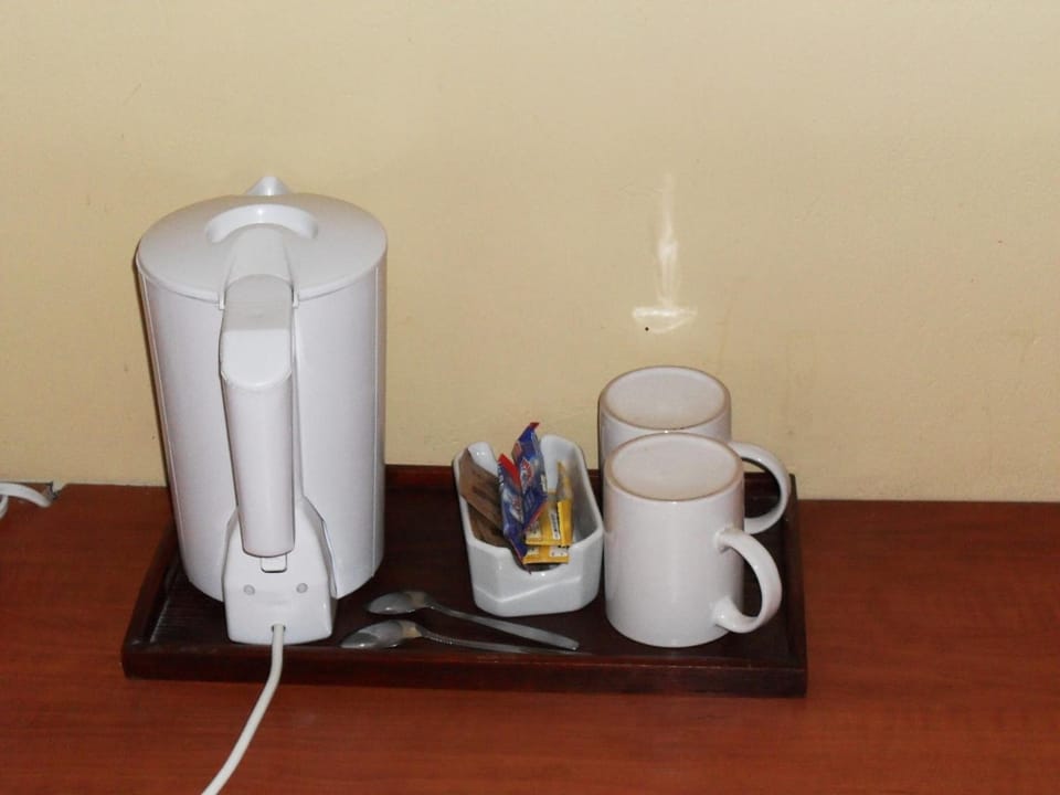 Coffee/tea maker, fridge, electric kettle
