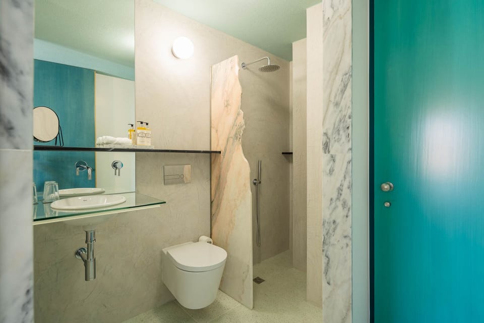 Studio Suite | Bathroom | Shower, rainfall showerhead, hair dryer, heated floors