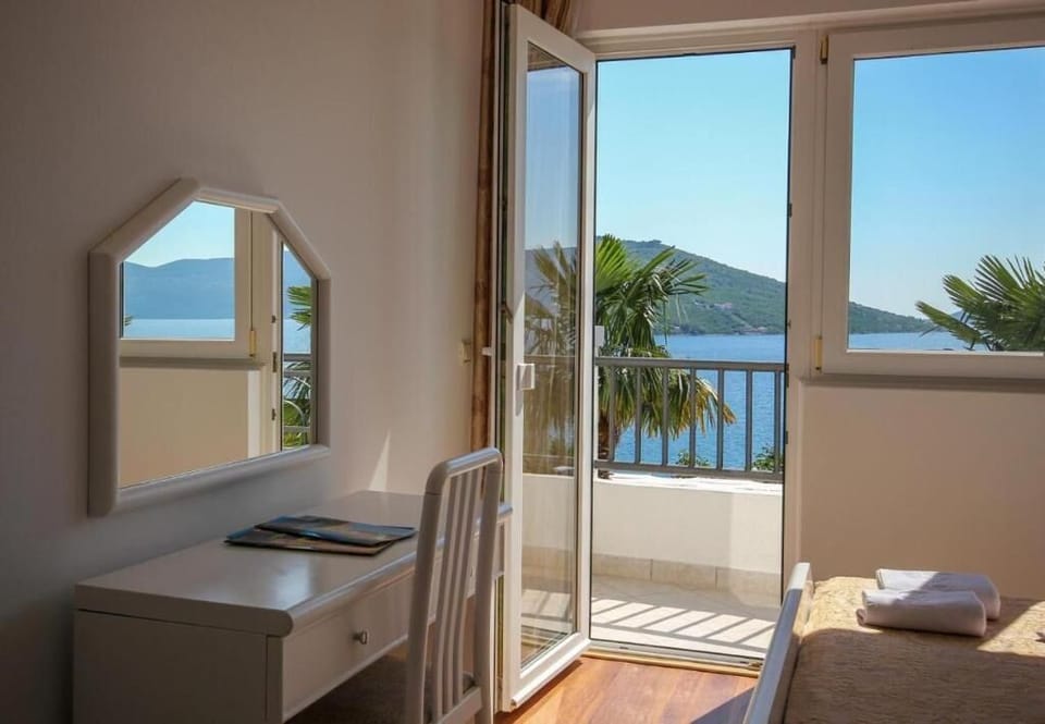 Two-storey villa with sea view and terrace | Balcony